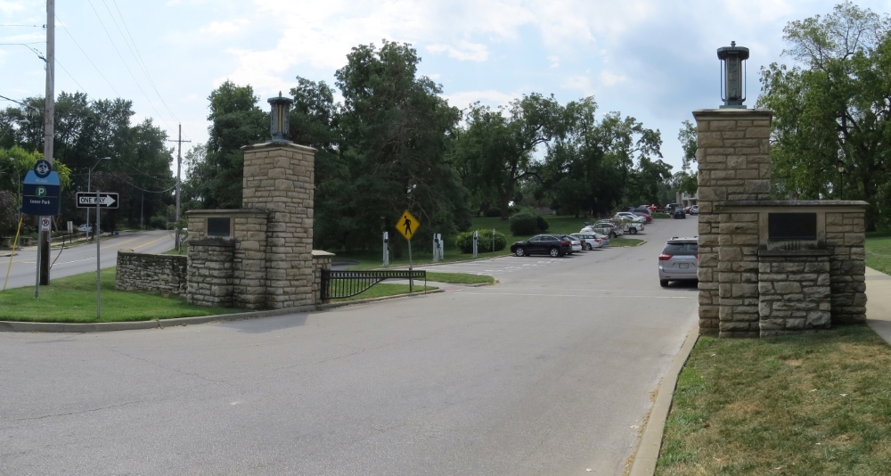 Northeast entrance to Loose Park