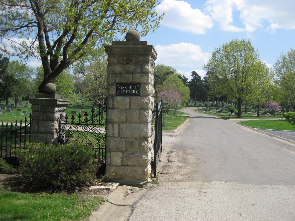 Entrance to Oak Hill Cemetery 